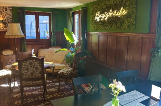 Flower Bridge Café