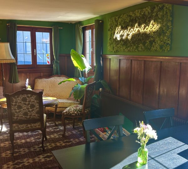 Flower Bridge Café